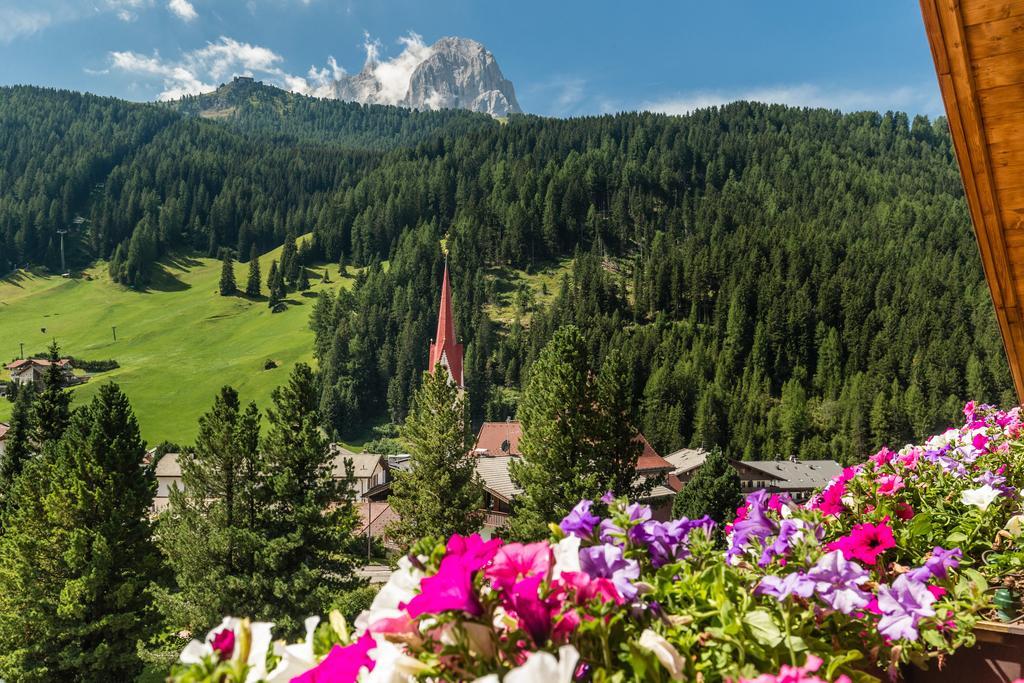 Hotel Dorfer Alpine&Charming Selva di Val Gardena Ruang foto