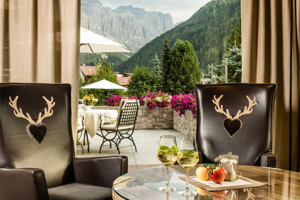 Hotel Dorfer Alpine&Charming Selva di Val Gardena Bagian luar foto